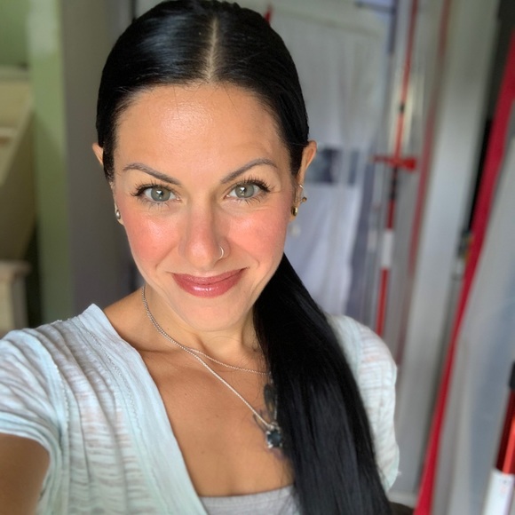 Meet your Posher, Amanda - Picture 1 of 1